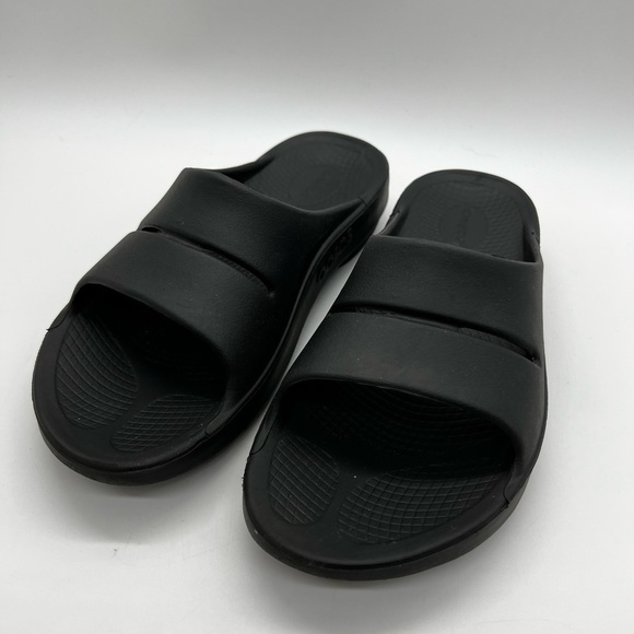 OOFOS Unisex Black Slide Sandals Men Size 9 or Women’s size 11 - Picture 1 of 11